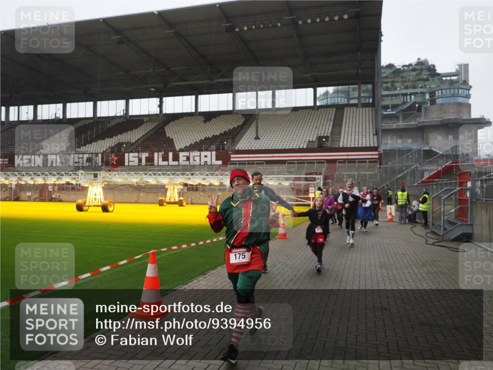 07.12.2025 - St. Pauli X-Mass-Run No. 15 Fabian Wolf http://msf.ph/oto/9394956 07.12.2025 10:27:40 Ziel 175, 2060, 2101, 2188, 2677, 3154, 3156, 3458, 3706, 3707, 3722, 3723, 3793, 4383, 4435, 4462, 4463, 4515, 4516 meine-sportfotos.de