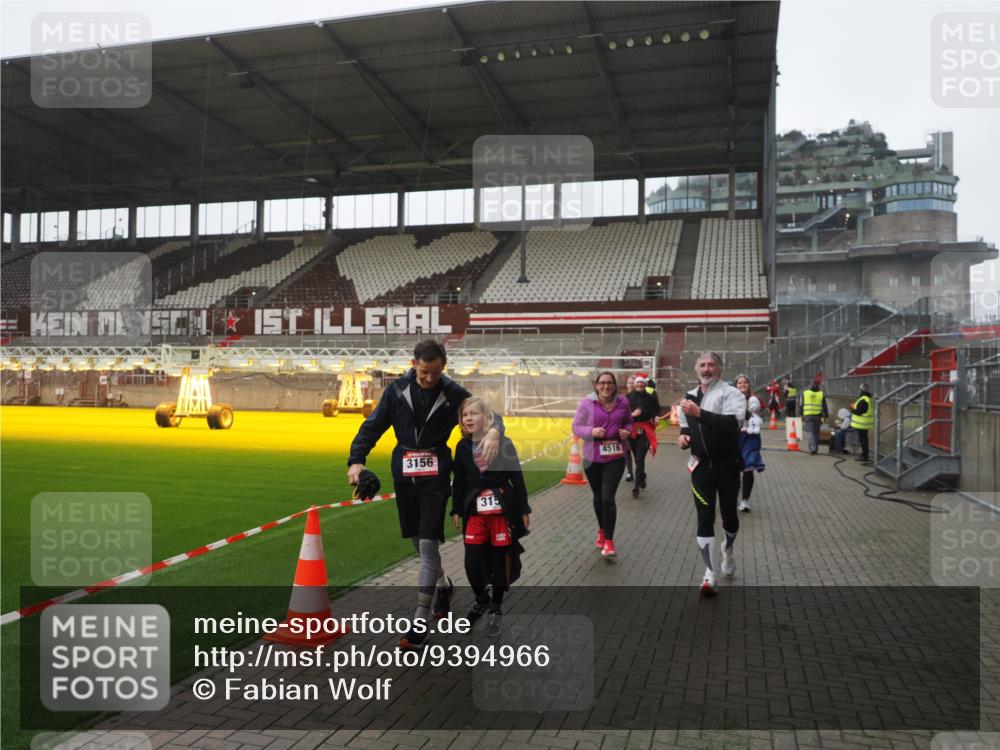 07.12.2025 - St. Pauli X-Mass-Run No. 15 Fabian Wolf http://msf.ph/oto/9394966 07.12.2025 10:27:42 Ziel 175, 2060, 2101, 2188, 2677, 3154, 3156, 3458, 3706, 3707, 3713, 3723, 3793, 4383, 4462, 4463, 4515, 4516 meine-sportfotos.de