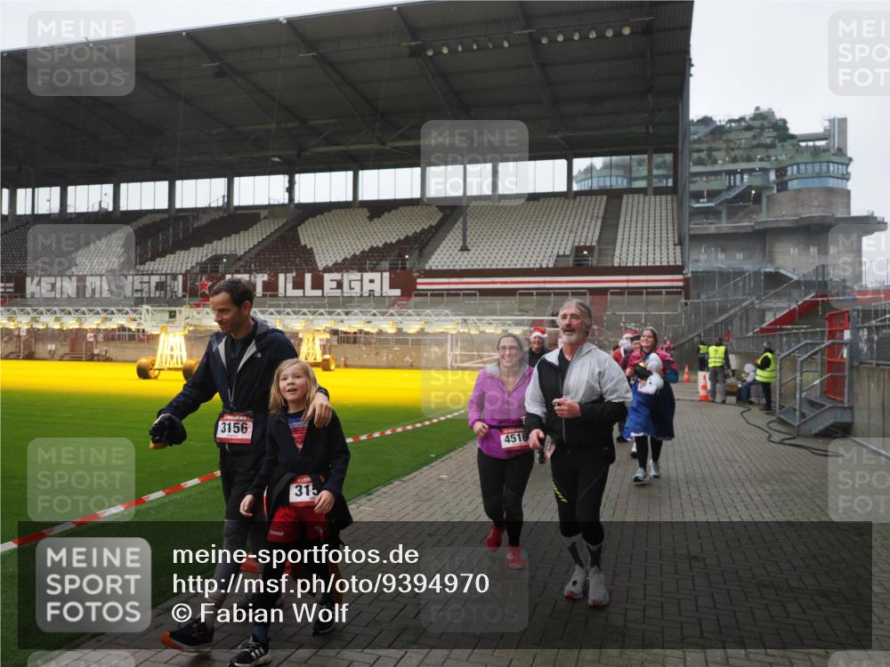 07.12.2025 - St. Pauli X-Mass-Run No. 15 Fabian Wolf http://msf.ph/oto/9394970 07.12.2025 10:27:43 Ziel 175, 2060, 2101, 2188, 2677, 3154, 3156, 3458, 3706, 3707, 3713, 3793, 4383, 4462, 4463, 4515, 4516 meine-sportfotos.de