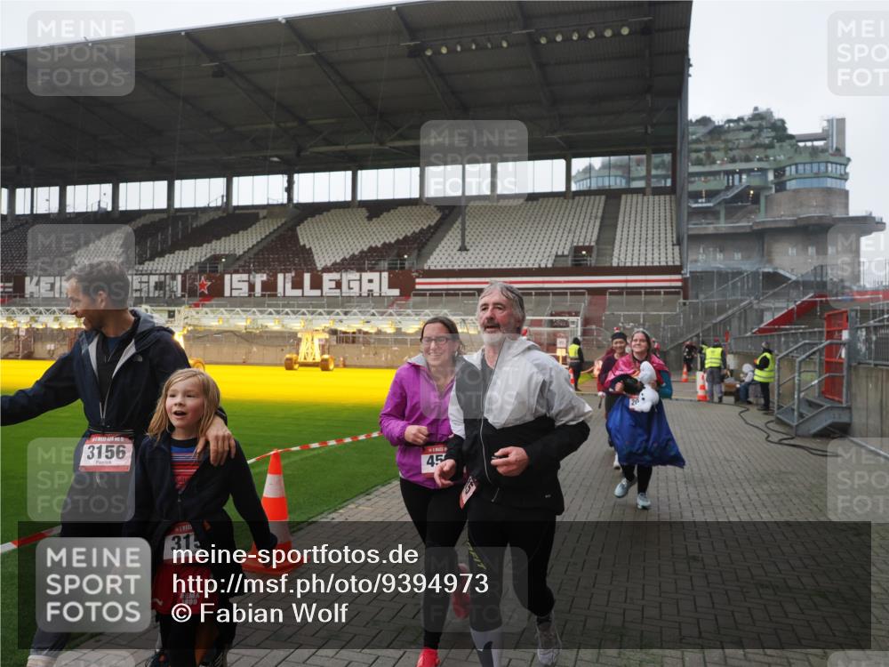 07.12.2025 - St. Pauli X-Mass-Run No. 15 Fabian Wolf http://msf.ph/oto/9394973 07.12.2025 10:27:44 Ziel 175, 2060, 2101, 2188, 2677, 3154, 3156, 3458, 3706, 3707, 3713, 4383, 4462, 4463, 4515, 4516 meine-sportfotos.de