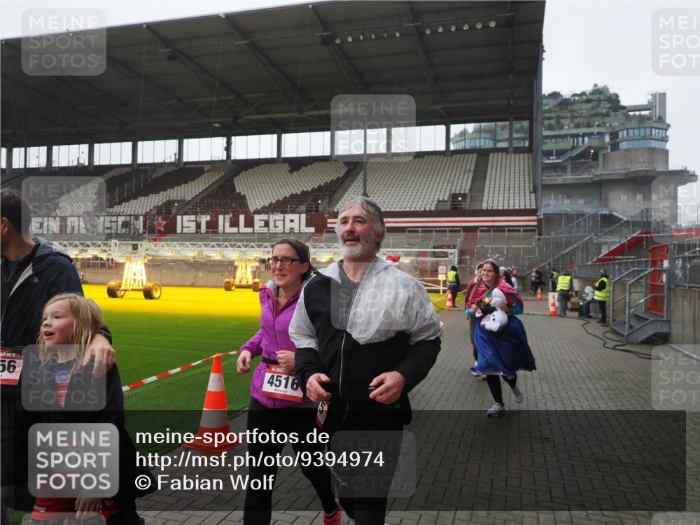 07.12.2025 - St. Pauli X-Mass-Run No. 15 Fabian Wolf http://msf.ph/oto/9394974 07.12.2025 10:27:44 Ziel 175, 2060, 2101, 2188, 2677, 3154, 3156, 3458, 3706, 3707, 3713, 4383, 4462, 4463, 4515, 4516 meine-sportfotos.de