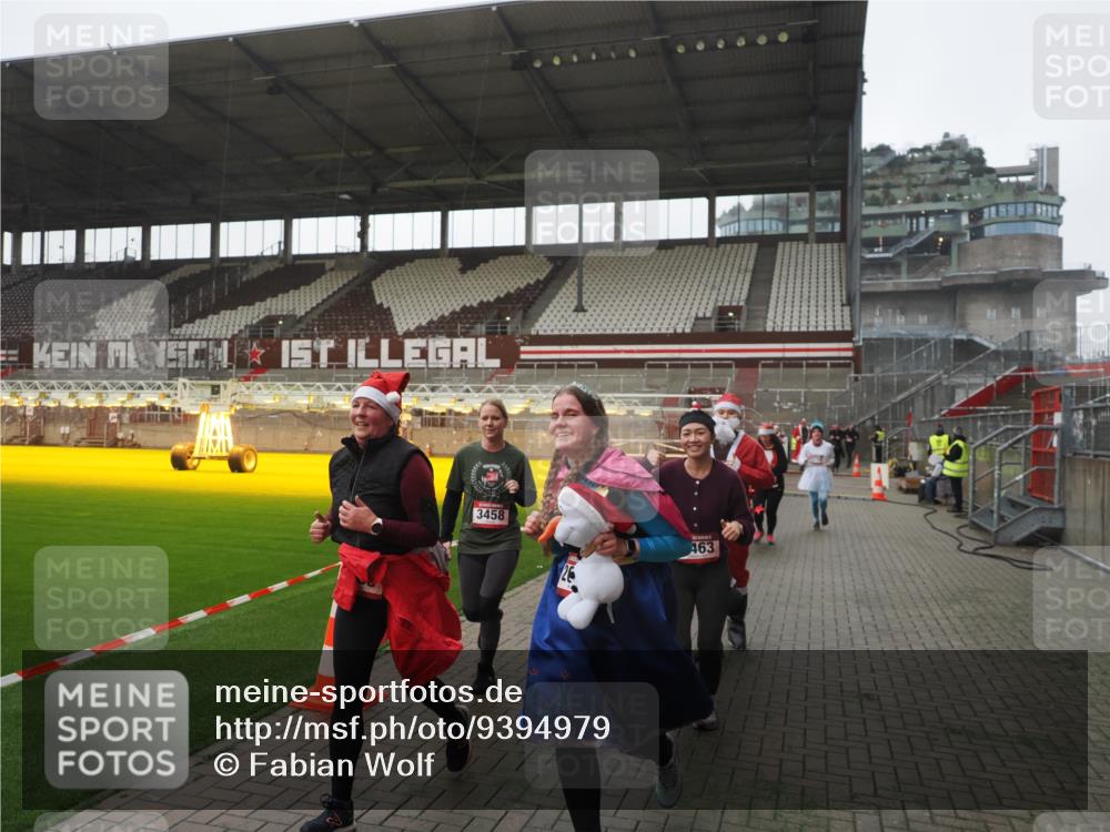 07.12.2025 - St. Pauli X-Mass-Run No. 15 Fabian Wolf http://msf.ph/oto/9394979 07.12.2025 10:27:46 Ziel 175, 2060, 2101, 2188, 2677, 3154, 3156, 3458, 3706, 3707, 3713, 4383, 4462, 4463, 4515, 4516 meine-sportfotos.de