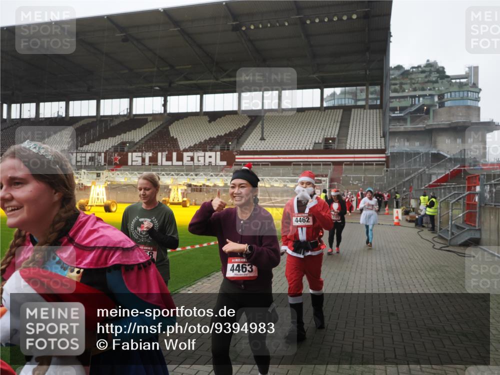 07.12.2025 - St. Pauli X-Mass-Run No. 15 Fabian Wolf http://msf.ph/oto/9394983 07.12.2025 10:27:46 Ziel 175, 2060, 2101, 2188, 2677, 3154, 3156, 3458, 3706, 3707, 3713, 4383, 4462, 4463, 4515, 4516 meine-sportfotos.de