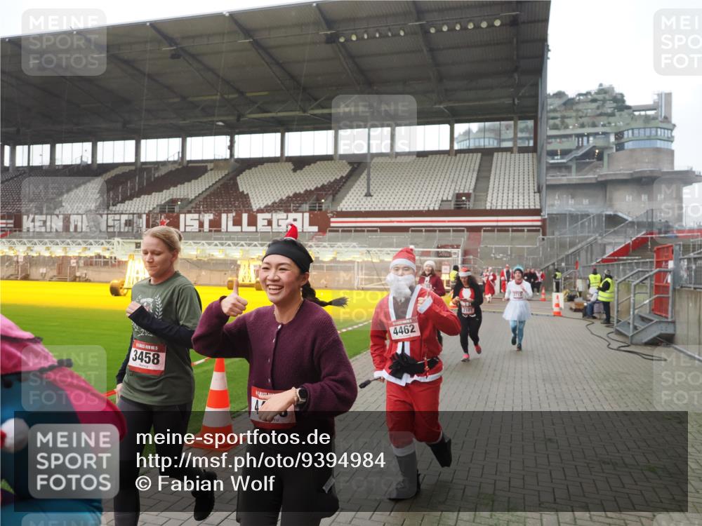 07.12.2025 - St. Pauli X-Mass-Run No. 15 Fabian Wolf http://msf.ph/oto/9394984 07.12.2025 10:27:47 Ziel 175, 2060, 2101, 2188, 2677, 3154, 3156, 3458, 3706, 3707, 3713, 4133, 4383, 4462, 4463, 4515, 4516 meine-sportfotos.de