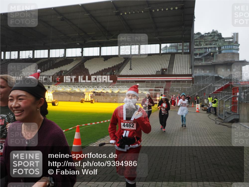 07.12.2025 - St. Pauli X-Mass-Run No. 15 Fabian Wolf http://msf.ph/oto/9394986 07.12.2025 10:27:47 Ziel 175, 2060, 2101, 2188, 2677, 3154, 3156, 3458, 3706, 3707, 3713, 4133, 4383, 4462, 4463, 4515, 4516 meine-sportfotos.de