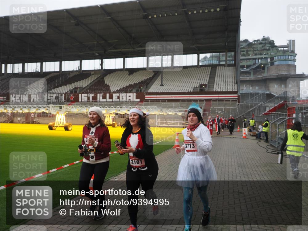 07.12.2025 - St. Pauli X-Mass-Run No. 15 Fabian Wolf http://msf.ph/oto/9394995 07.12.2025 10:27:49 Ziel 175, 1717, 2060, 2101, 2188, 3154, 3156, 3458, 3713, 4132, 4133, 4350, 4383, 4462, 4463, 4515, 4516, 4875 meine-sportfotos.de