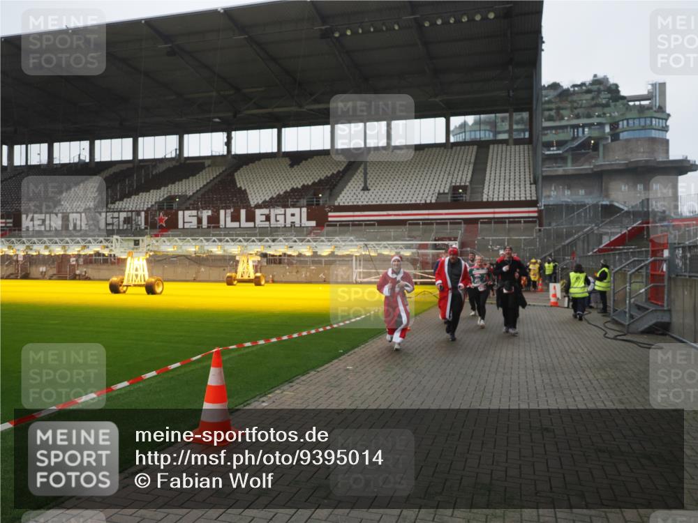 07.12.2025 - St. Pauli X-Mass-Run No. 15 Fabian Wolf http://msf.ph/oto/9395014 07.12.2025 10:27:55 Ziel 1717, 2060, 2101, 2188, 3458, 3713, 4132, 4133, 4350, 4383, 4453, 4454, 4462, 4463, 4515, 4516, 4527, 4538, 4875 meine-sportfotos.de
