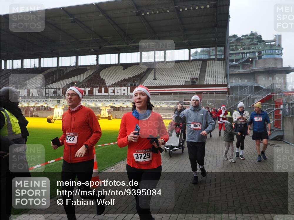 07.12.2025 - St. Pauli X-Mass-Run No. 15 Fabian Wolf http://msf.ph/oto/9395084 07.12.2025 10:28:11 Ziel 1507, 1742, 1745, 3395, 3412, 3413, 3727, 3729, 3730, 3879, 3881, 3883, 4064, 4065, 4159, 4160, 4189, 4245, 4344, 4376, 4380, 4453, 4454, 4527, 4697, 4698, 4700, 4701, 4702, 4704, 4706, 4707, 4708, 4710 meine-sportfotos.de