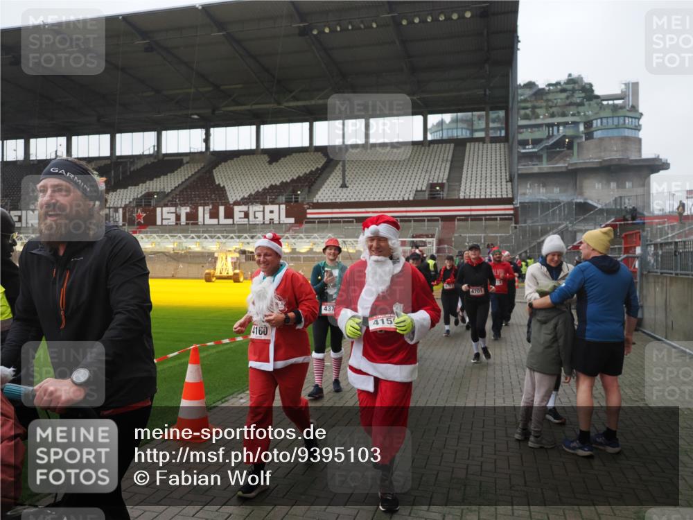 07.12.2025 - St. Pauli X-Mass-Run No. 15 Fabian Wolf http://msf.ph/oto/9395103 07.12.2025 10:28:16 Ziel 1507, 1742, 1745, 2526, 2723, 3395, 3412, 3413, 3454, 3472, 3727, 3729, 3730, 3879, 3881, 3883, 4064, 4065, 4159, 4160, 4189, 4245, 4344, 4376, 4380, 4697, 4698, 4700, 4701, 4702, 4704, 4706, 4707, 4708, 4710 meine-sportfotos.de