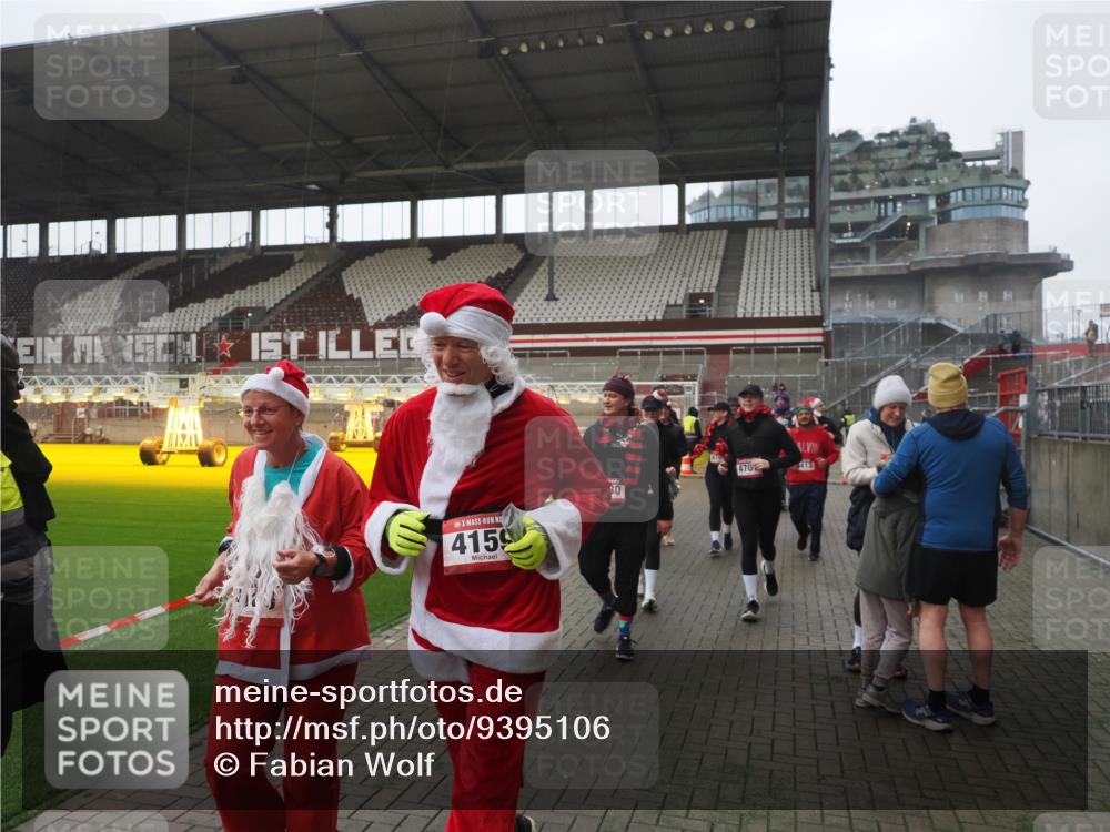 07.12.2025 - St. Pauli X-Mass-Run No. 15 Fabian Wolf http://msf.ph/oto/9395106 07.12.2025 10:28:16 Ziel 1507, 1742, 1745, 2526, 2723, 3395, 3412, 3413, 3454, 3472, 3727, 3729, 3730, 3879, 3881, 3883, 4064, 4065, 4159, 4160, 4189, 4245, 4344, 4376, 4380, 4697, 4698, 4700, 4701, 4702, 4704, 4706, 4707, 4708, 4710 meine-sportfotos.de