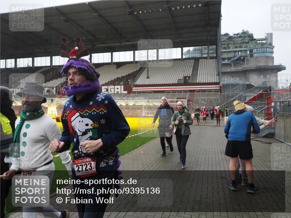 07.12.2025 - St. Pauli X-Mass-Run No. 15 Fabian Wolf http://msf.ph/oto/9395136 07.12.2025 10:28:23 Ziel 412, 2526, 2723, 3395, 3413, 3454, 3472, 4037, 4159, 4160, 4245, 4250, 4355, 4376, 4380, 4388, 4697, 4698, 4701, 4702, 4706, 4707 meine-sportfotos.de