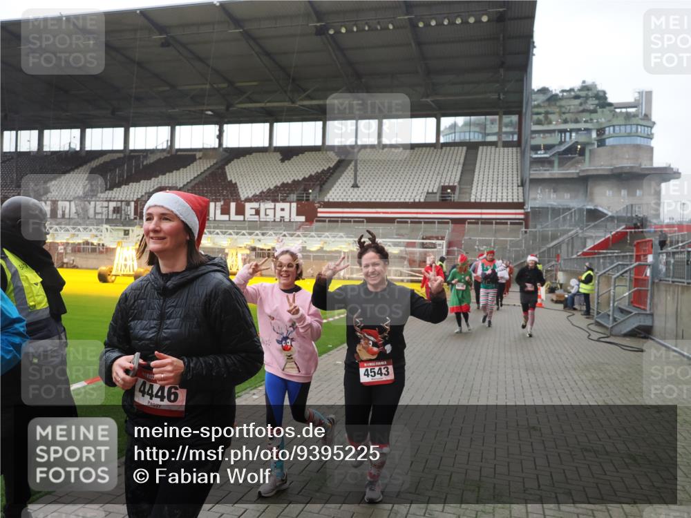 07.12.2025 - St. Pauli X-Mass-Run No. 15 Fabian Wolf http://msf.ph/oto/9395225 07.12.2025 10:28:54 Ziel 1095, 1308, 1330, 1566, 2046, 2051, 2397, 3669, 4073, 4265, 4291, 4414, 4446, 4449, 4450, 4543, 4544 meine-sportfotos.de
