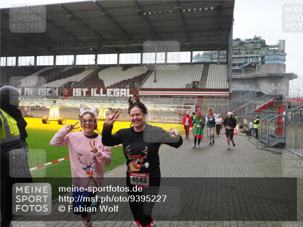 07.12.2025 - St. Pauli X-Mass-Run No. 15 Fabian Wolf http://msf.ph/oto/9395227 07.12.2025 10:28:54 Ziel 1095, 1308, 1330, 1566, 2046, 2051, 2397, 3669, 4073, 4265, 4291, 4414, 4446, 4449, 4450, 4543, 4544 meine-sportfotos.de