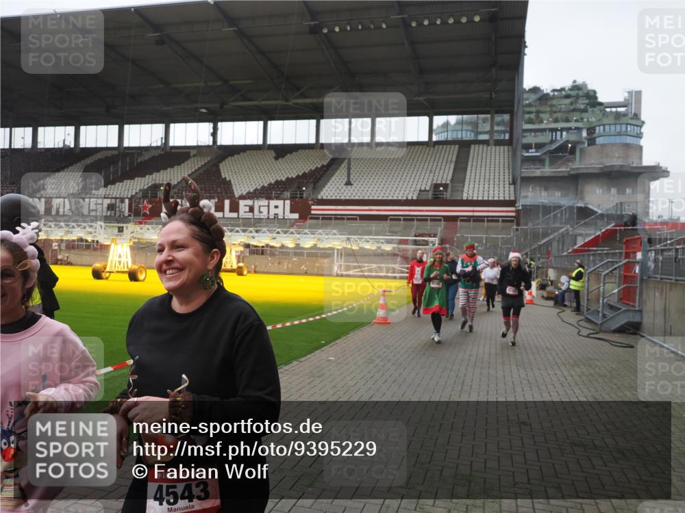 07.12.2025 - St. Pauli X-Mass-Run No. 15 Fabian Wolf http://msf.ph/oto/9395229 07.12.2025 10:28:54 Ziel 1095, 1308, 1330, 1566, 2046, 2051, 2397, 3669, 4073, 4265, 4291, 4414, 4446, 4449, 4450, 4543, 4544 meine-sportfotos.de