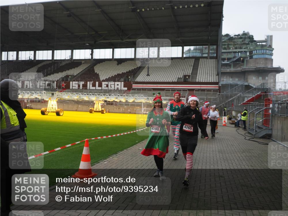 07.12.2025 - St. Pauli X-Mass-Run No. 15 Fabian Wolf http://msf.ph/oto/9395234 07.12.2025 10:28:56 Ziel 1095, 1308, 1330, 1566, 2046, 2051, 2397, 3669, 4073, 4265, 4291, 4414, 4446, 4449, 4450, 4543, 4544 meine-sportfotos.de