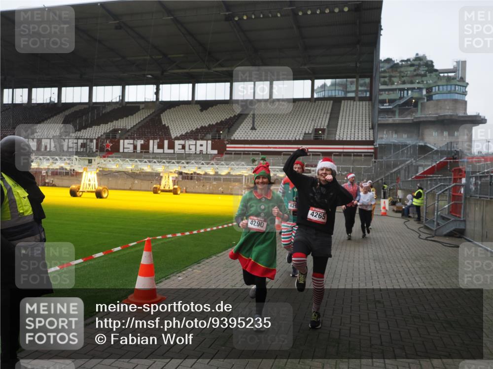 07.12.2025 - St. Pauli X-Mass-Run No. 15 Fabian Wolf http://msf.ph/oto/9395235 07.12.2025 10:28:57 Ziel 1095, 1308, 1330, 1566, 2046, 2051, 2397, 3669, 4073, 4265, 4291, 4414, 4446, 4449, 4450, 4543, 4544 meine-sportfotos.de