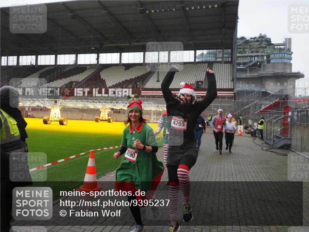 07.12.2025 - St. Pauli X-Mass-Run No. 15 Fabian Wolf http://msf.ph/oto/9395237 07.12.2025 10:28:57 Ziel 1095, 1308, 1330, 1566, 2046, 2051, 2397, 3669, 4073, 4265, 4291, 4414, 4446, 4449, 4450, 4543, 4544 meine-sportfotos.de