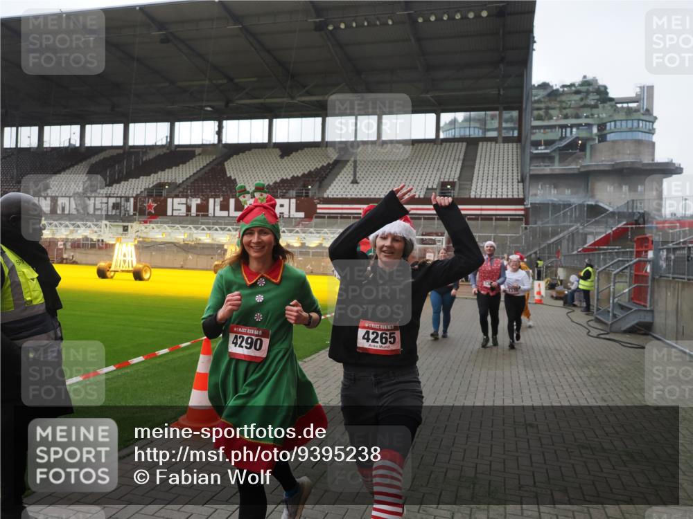 07.12.2025 - St. Pauli X-Mass-Run No. 15 Fabian Wolf http://msf.ph/oto/9395238 07.12.2025 10:28:57 Ziel 1095, 1308, 1330, 1566, 2046, 2051, 2397, 3669, 4073, 4265, 4291, 4414, 4446, 4449, 4450, 4543, 4544 meine-sportfotos.de