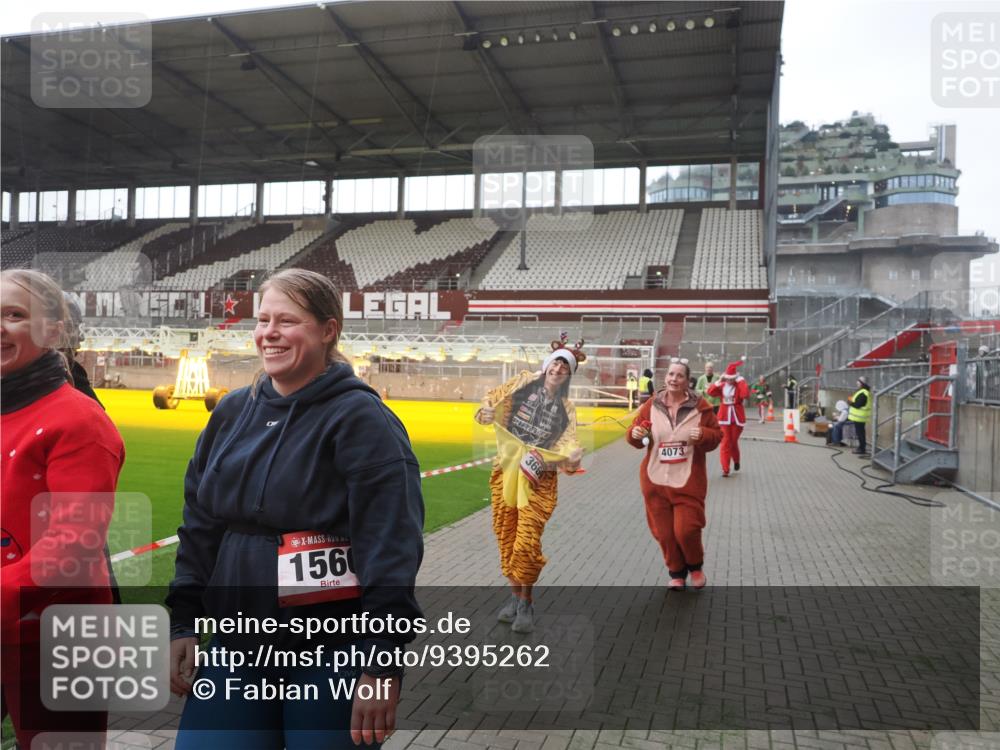 07.12.2025 - St. Pauli X-Mass-Run No. 15 Fabian Wolf http://msf.ph/oto/9395262 07.12.2025 10:29:04 Ziel 161, 165, 1308, 1330, 1566, 2397, 2874, 3669, 3938, 4073, 4265, 4291, 4446, 4543, 4544 meine-sportfotos.de