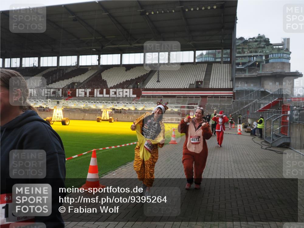 07.12.2025 - St. Pauli X-Mass-Run No. 15 Fabian Wolf http://msf.ph/oto/9395264 07.12.2025 10:29:04 Ziel 161, 165, 1308, 1330, 1566, 2397, 2874, 3669, 3938, 4073, 4265, 4291, 4446, 4543, 4544 meine-sportfotos.de