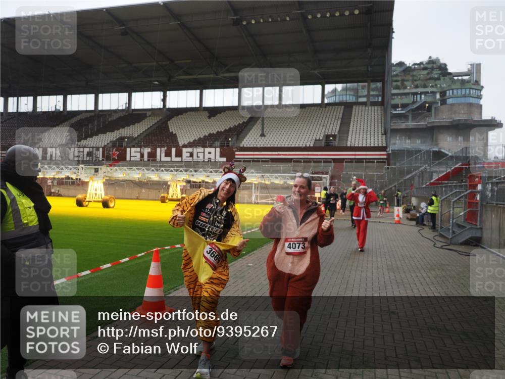 07.12.2025 - St. Pauli X-Mass-Run No. 15 Fabian Wolf http://msf.ph/oto/9395267 07.12.2025 10:29:05 Ziel 161, 165, 1308, 1330, 2874, 3299, 3669, 3938, 3942, 4073, 4265, 4291, 4543, 4544 meine-sportfotos.de