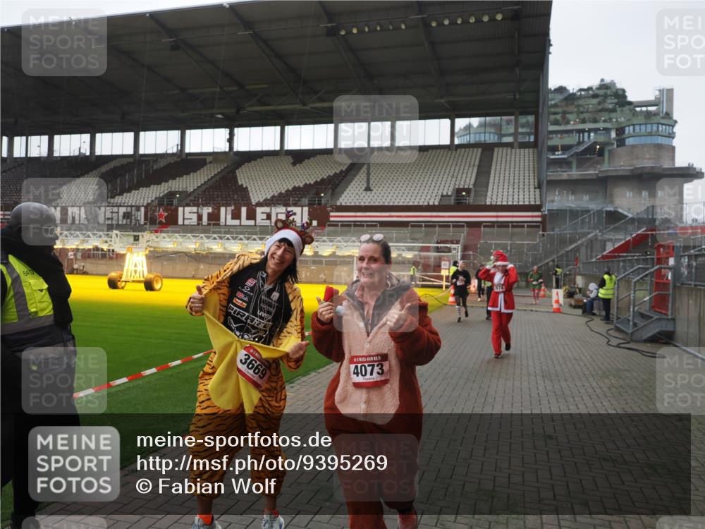 07.12.2025 - St. Pauli X-Mass-Run No. 15 Fabian Wolf http://msf.ph/oto/9395269 07.12.2025 10:29:05 Ziel 161, 165, 1308, 1330, 2874, 3299, 3669, 3938, 3942, 4073, 4265, 4291, 4543, 4544 meine-sportfotos.de