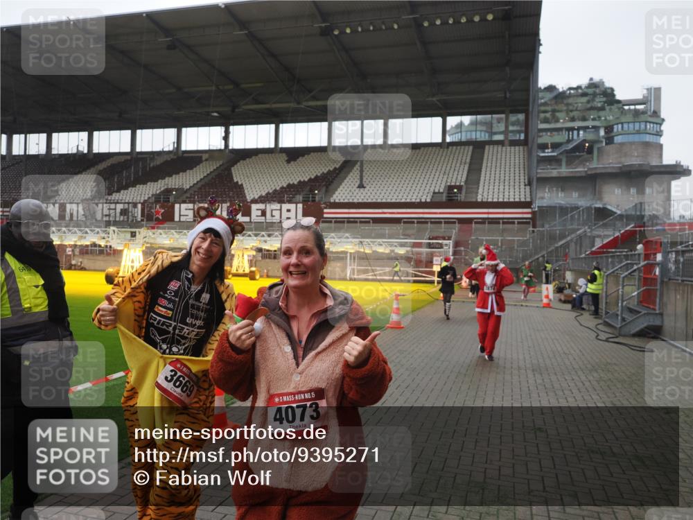 07.12.2025 - St. Pauli X-Mass-Run No. 15 Fabian Wolf http://msf.ph/oto/9395271 07.12.2025 10:29:05 Ziel 161, 165, 1308, 1330, 2874, 3299, 3669, 3938, 3942, 4073, 4265, 4291, 4543, 4544 meine-sportfotos.de