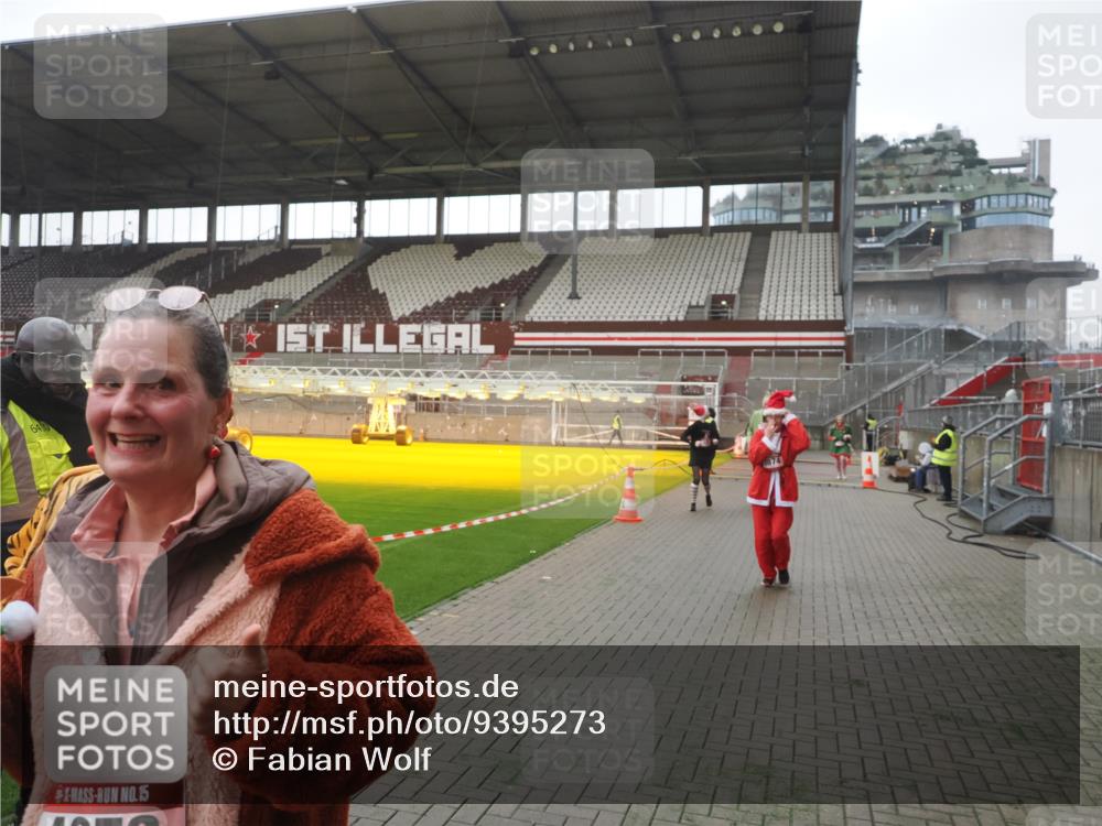 07.12.2025 - St. Pauli X-Mass-Run No. 15 Fabian Wolf http://msf.ph/oto/9395273 07.12.2025 10:29:06 Ziel 161, 165, 1308, 1330, 2874, 3299, 3669, 3938, 3942, 4073, 4265, 4291 meine-sportfotos.de