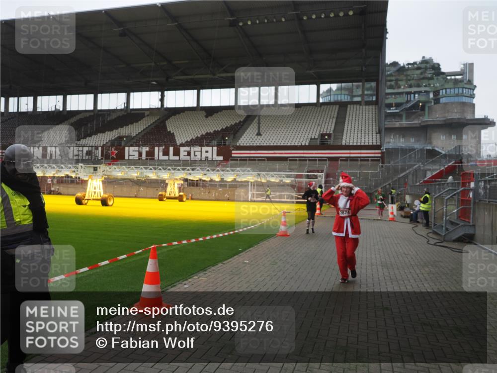 07.12.2025 - St. Pauli X-Mass-Run No. 15 Fabian Wolf http://msf.ph/oto/9395276 07.12.2025 10:29:06 Ziel 161, 165, 1308, 1330, 2874, 3299, 3669, 3938, 3942, 4073, 4265, 4291 meine-sportfotos.de