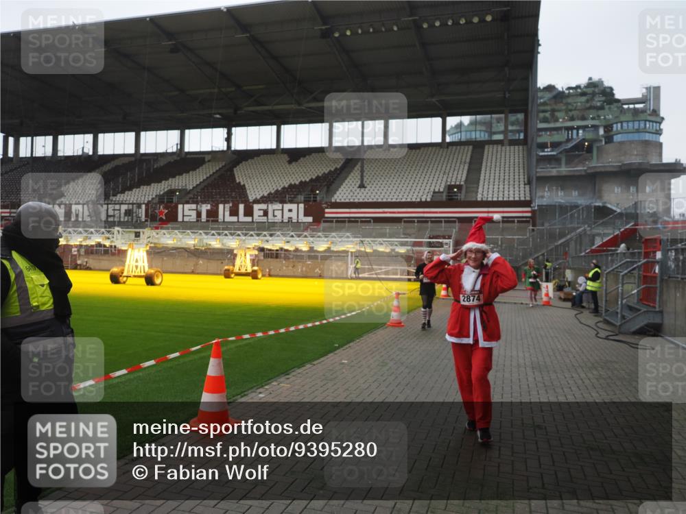 07.12.2025 - St. Pauli X-Mass-Run No. 15 Fabian Wolf http://msf.ph/oto/9395280 07.12.2025 10:29:07 Ziel 161, 165, 1308, 1330, 2874, 3299, 3669, 3938, 3942, 4073, 4265, 4291 meine-sportfotos.de