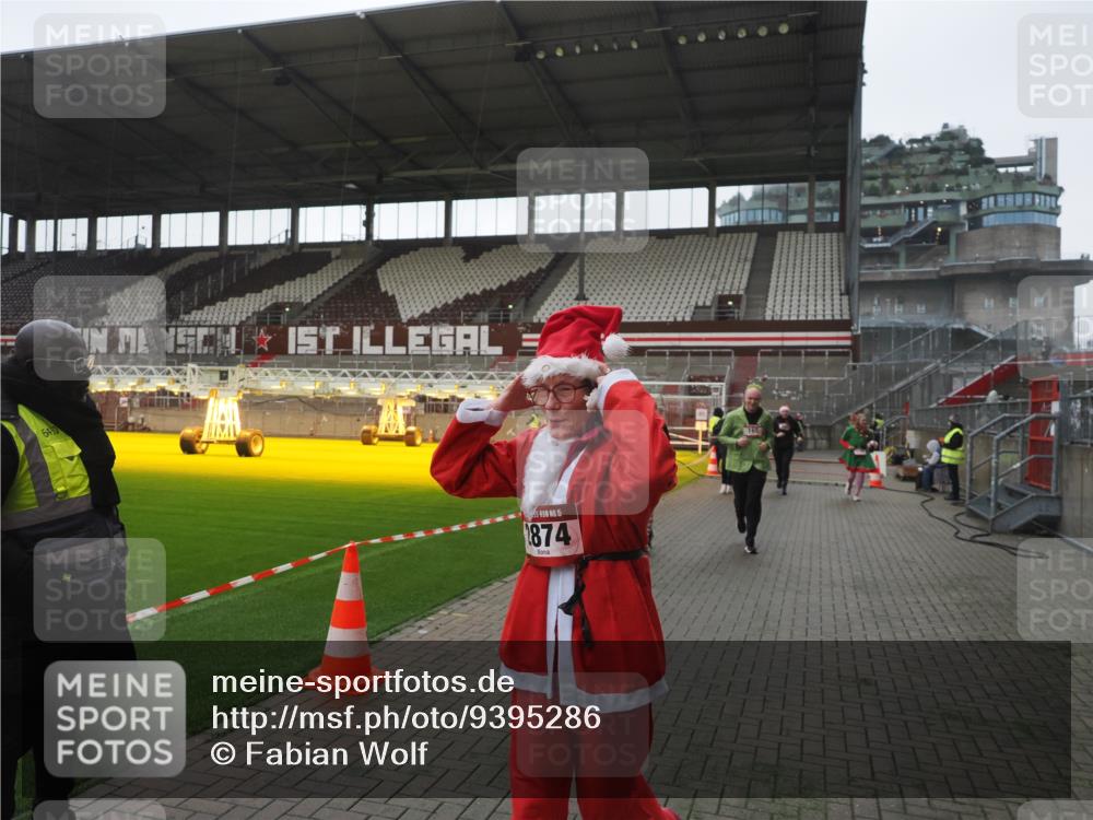 07.12.2025 - St. Pauli X-Mass-Run No. 15 Fabian Wolf http://msf.ph/oto/9395286 07.12.2025 10:29:08 Ziel 161, 165, 1308, 1330, 2874, 3299, 3669, 3938, 3942, 4073, 4265, 4291 meine-sportfotos.de