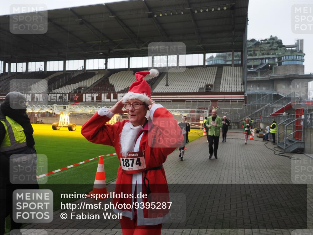 07.12.2025 - St. Pauli X-Mass-Run No. 15 Fabian Wolf http://msf.ph/oto/9395287 07.12.2025 10:29:09 Ziel 161, 165, 1308, 1330, 2874, 3299, 3669, 3938, 3942, 4073 meine-sportfotos.de