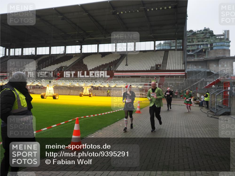 07.12.2025 - St. Pauli X-Mass-Run No. 15 Fabian Wolf http://msf.ph/oto/9395291 07.12.2025 10:29:10 Ziel 161, 165, 1308, 1330, 2874, 3299, 3669, 3938, 3942, 4073 meine-sportfotos.de