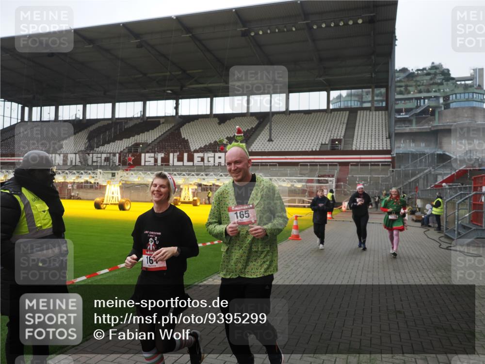 07.12.2025 - St. Pauli X-Mass-Run No. 15 Fabian Wolf http://msf.ph/oto/9395299 07.12.2025 10:29:11 Ziel 161, 165, 2874, 3299, 3669, 3938, 3942, 4073 meine-sportfotos.de