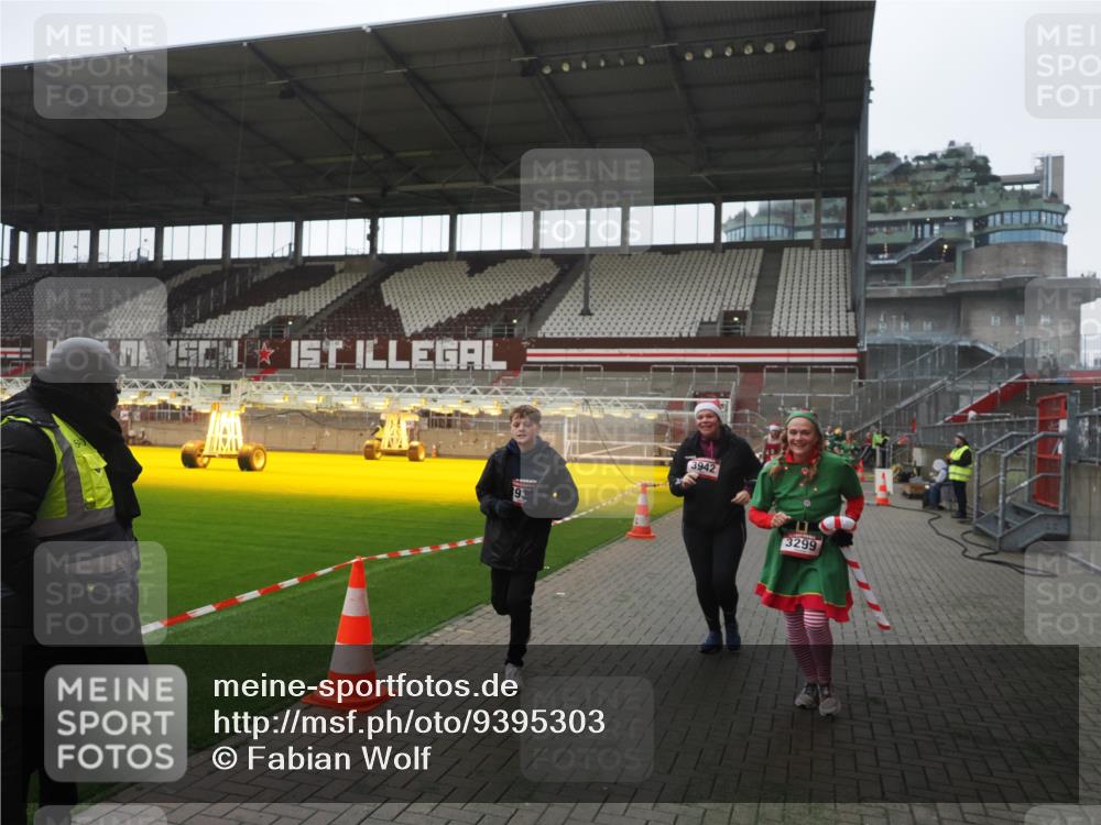 07.12.2025 - St. Pauli X-Mass-Run No. 15 Fabian Wolf http://msf.ph/oto/9395303 07.12.2025 10:29:14 Ziel 161, 165, 1548, 1677, 2874, 3299, 3938, 3942, 4073 meine-sportfotos.de