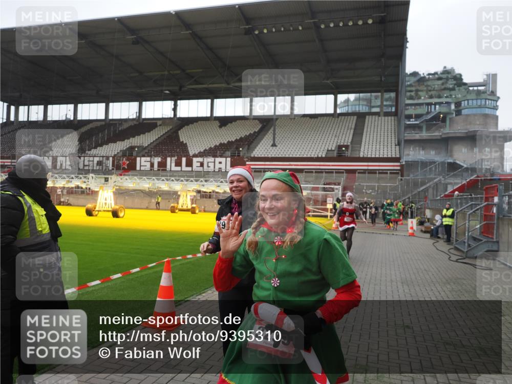 07.12.2025 - St. Pauli X-Mass-Run No. 15 Fabian Wolf http://msf.ph/oto/9395310 07.12.2025 10:29:15 Ziel 161, 165, 1548, 1550, 1677, 1842, 2874, 3115, 3299, 3938, 3942 meine-sportfotos.de