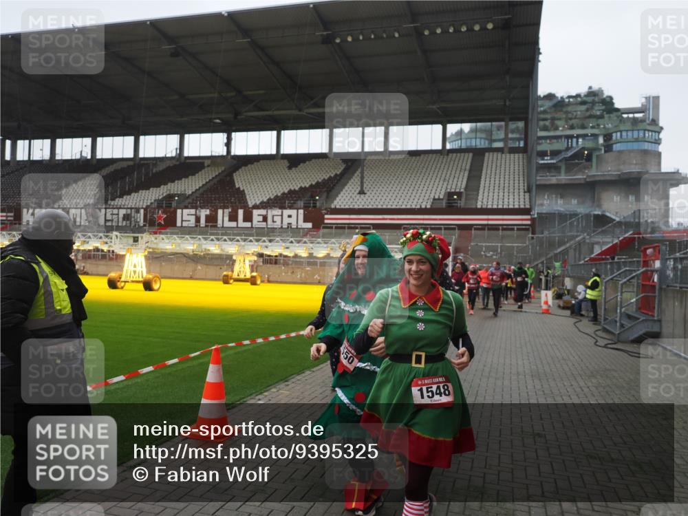 07.12.2025 - St. Pauli X-Mass-Run No. 15 Fabian Wolf http://msf.ph/oto/9395325 07.12.2025 10:29:24 Ziel 450, 458, 1373, 1548, 1550, 1677, 1842, 2001, 3115, 3299, 3470, 3938, 3942, 4007, 4009, 4264, 4266, 4440, 4531, 4695 meine-sportfotos.de