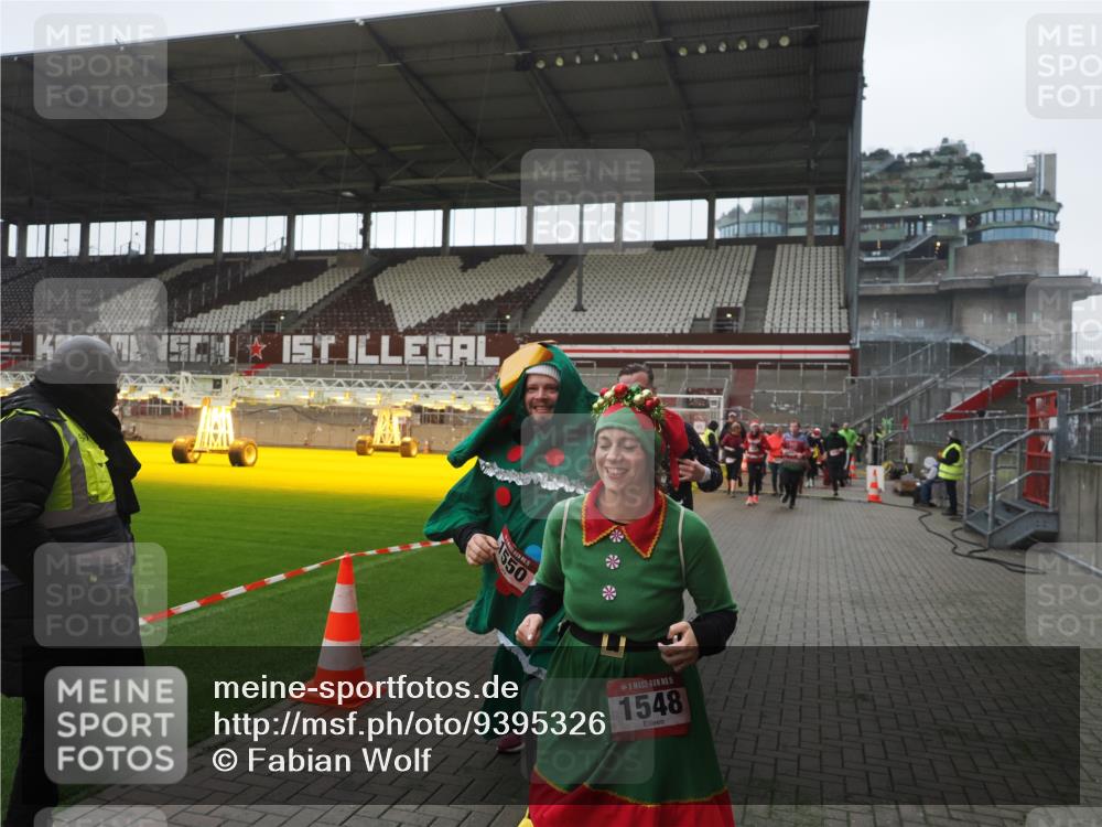 07.12.2025 - St. Pauli X-Mass-Run No. 15 Fabian Wolf http://msf.ph/oto/9395326 07.12.2025 10:29:24 Ziel 450, 458, 1373, 1548, 1550, 1677, 1842, 2001, 3115, 3299, 3470, 3938, 3942, 4007, 4009, 4264, 4266, 4440, 4531, 4695 meine-sportfotos.de
