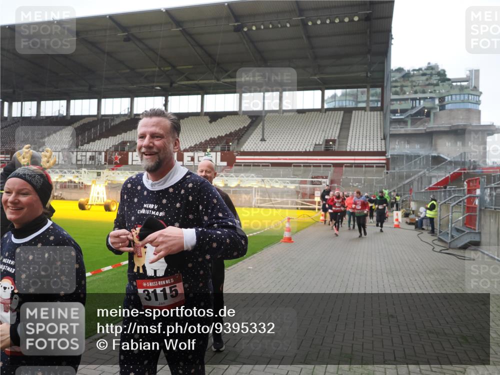 07.12.2025 - St. Pauli X-Mass-Run No. 15 Fabian Wolf http://msf.ph/oto/9395332 07.12.2025 10:29:26 Ziel 450, 458, 1039, 1373, 1548, 1550, 1677, 1842, 2001, 3080, 3115, 3470, 4007, 4009, 4264, 4266, 4293, 4296, 4440, 4531, 4695 meine-sportfotos.de
