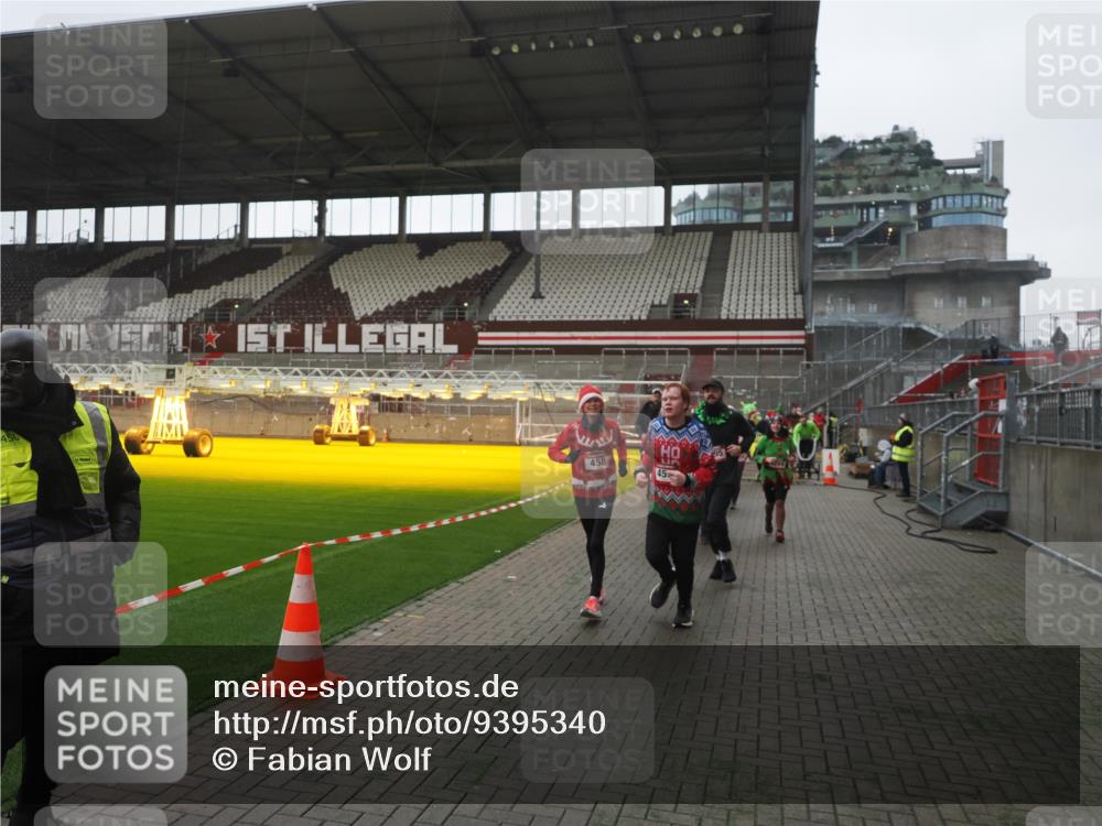 07.12.2025 - St. Pauli X-Mass-Run No. 15 Fabian Wolf http://msf.ph/oto/9395340 07.12.2025 10:29:29 Ziel 450, 458, 1039, 1373, 1548, 1550, 1677, 1842, 2001, 3080, 3115, 3470, 4007, 4009, 4126, 4264, 4266, 4293, 4296, 4440, 4531, 4695 meine-sportfotos.de