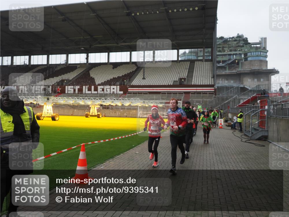 07.12.2025 - St. Pauli X-Mass-Run No. 15 Fabian Wolf http://msf.ph/oto/9395341 07.12.2025 10:29:29 Ziel 450, 458, 1039, 1373, 1548, 1550, 1677, 1842, 2001, 3080, 3115, 3470, 4007, 4009, 4126, 4264, 4266, 4293, 4296, 4440, 4531, 4695 meine-sportfotos.de