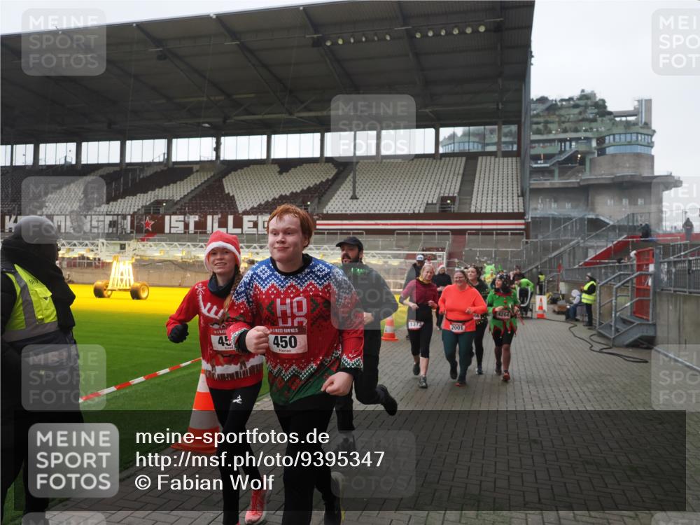07.12.2025 - St. Pauli X-Mass-Run No. 15 Fabian Wolf http://msf.ph/oto/9395347 07.12.2025 10:29:31 Ziel 450, 458, 1039, 1198, 1204, 1209, 1373, 1548, 1550, 1677, 1842, 2001, 3080, 3115, 3468, 3469, 3470, 4007, 4009, 4126, 4264, 4266, 4293, 4296, 4440, 4531, 4695 meine-sportfotos.de