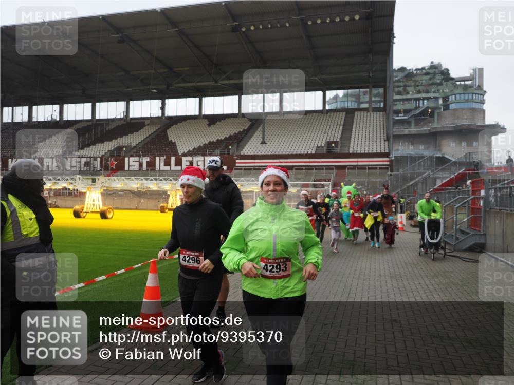 07.12.2025 - St. Pauli X-Mass-Run No. 15 Fabian Wolf http://msf.ph/oto/9395370 07.12.2025 10:29:36 Ziel 450, 458, 1039, 1198, 1201, 1204, 1209, 1373, 2001, 2878, 3080, 3468, 3469, 3470, 4007, 4009, 4126, 4264, 4266, 4293, 4296, 4440, 4472, 4476, 4531, 4695 meine-sportfotos.de