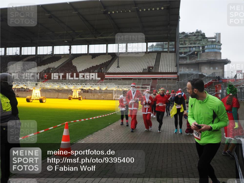 07.12.2025 - St. Pauli X-Mass-Run No. 15 Fabian Wolf http://msf.ph/oto/9395400 07.12.2025 10:29:44 Ziel 10, 423, 426, 1039, 1090, 1091, 1198, 1201, 1204, 1209, 1669, 2878, 3080, 3468, 3469, 3494, 3497, 3516, 3517, 4009, 4126, 4293, 4296, 4472, 4476 meine-sportfotos.de