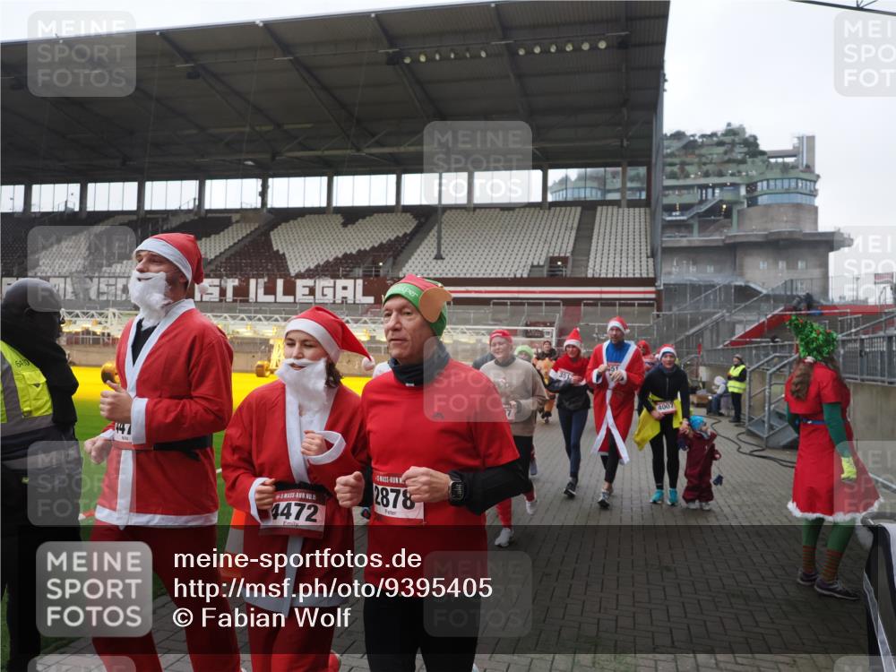 07.12.2025 - St. Pauli X-Mass-Run No. 15 Fabian Wolf http://msf.ph/oto/9395405 07.12.2025 10:29:47 Ziel 10, 423, 426, 1090, 1091, 1198, 1201, 1204, 1209, 1669, 2878, 3468, 3469, 3494, 3497, 3516, 3517, 4126, 4472, 4476, 4534, 4546 meine-sportfotos.de