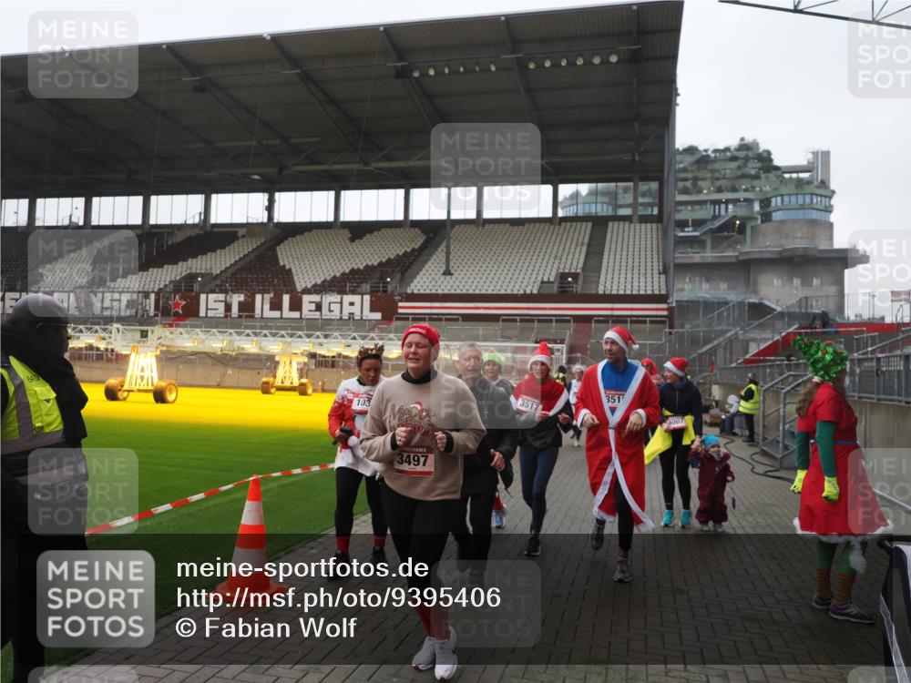 07.12.2025 - St. Pauli X-Mass-Run No. 15 Fabian Wolf http://msf.ph/oto/9395406 07.12.2025 10:29:48 Ziel 10, 423, 426, 1090, 1091, 1198, 1201, 1204, 1209, 1669, 2878, 3468, 3469, 3494, 3497, 3516, 3517, 4126, 4472, 4476, 4534, 4546 meine-sportfotos.de