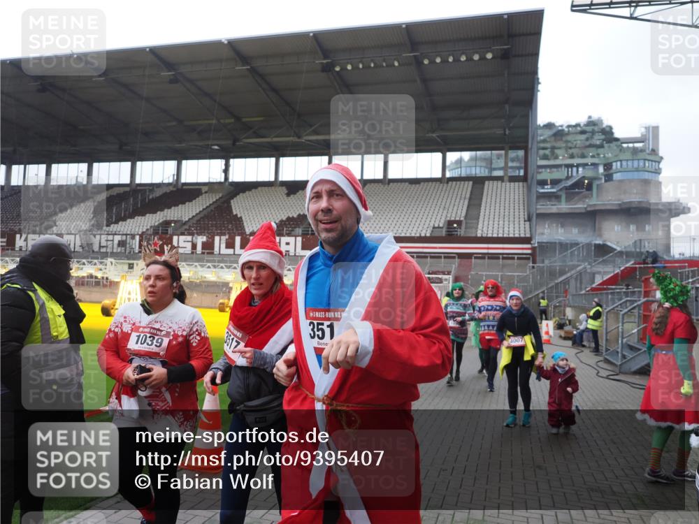 07.12.2025 - St. Pauli X-Mass-Run No. 15 Fabian Wolf http://msf.ph/oto/9395407 07.12.2025 10:29:49 Ziel 10, 423, 426, 1090, 1091, 1198, 1201, 1204, 1209, 1669, 2878, 3468, 3469, 3494, 3497, 3516, 3517, 4126, 4472, 4476, 4533, 4534, 4546 meine-sportfotos.de