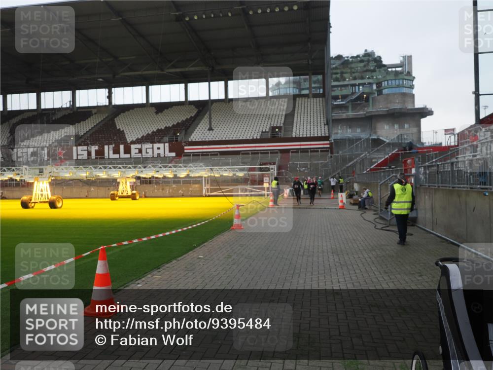 07.12.2025 - St. Pauli X-Mass-Run No. 15 Fabian Wolf http://msf.ph/oto/9395484 07.12.2025 10:30:35 Ziel 2910, 4845, 4847 meine-sportfotos.de