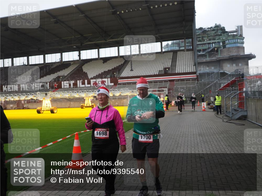 07.12.2025 - St. Pauli X-Mass-Run No. 15 Fabian Wolf http://msf.ph/oto/9395540 07.12.2025 10:30:54 Ziel 594, 601, 608, 1015, 1075, 1698, 1700, 2537, 3936, 3940, 3982, 3986, 4464, 4847 meine-sportfotos.de