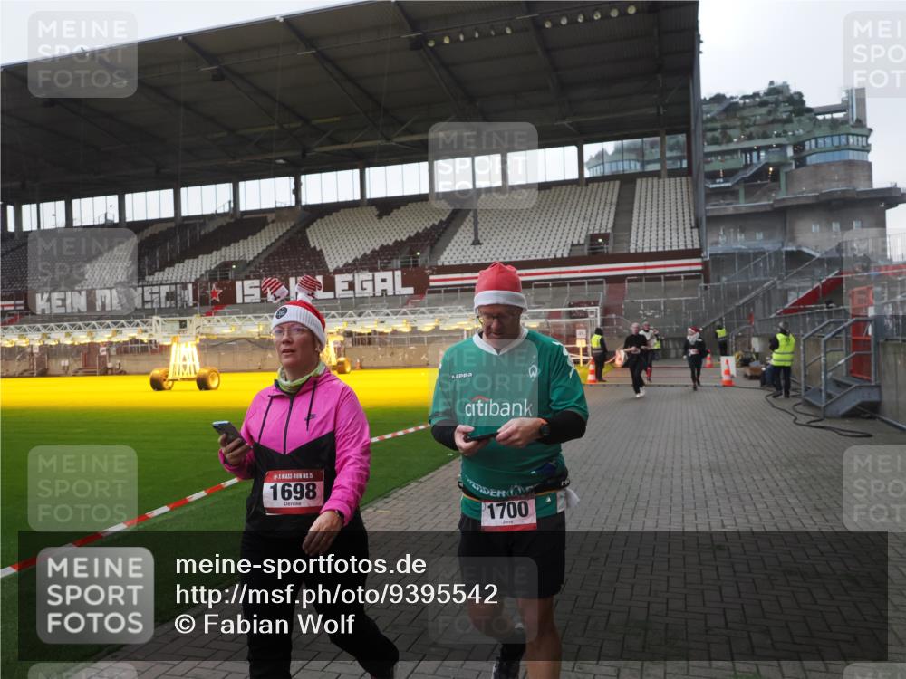 07.12.2025 - St. Pauli X-Mass-Run No. 15 Fabian Wolf http://msf.ph/oto/9395542 07.12.2025 10:30:54 Ziel 594, 601, 608, 1015, 1075, 1698, 1700, 2537, 3936, 3940, 3982, 3986, 4464, 4847 meine-sportfotos.de